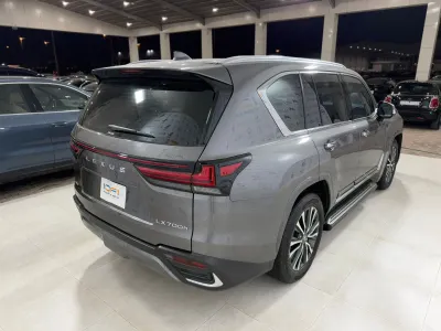 2025 لكزس إل إكس 700 اتش