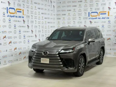 2025 لكزس إل إكس 700 اتش