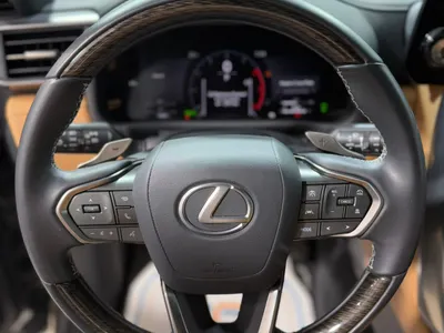 2025 لكزس إل إكس 700 اتش