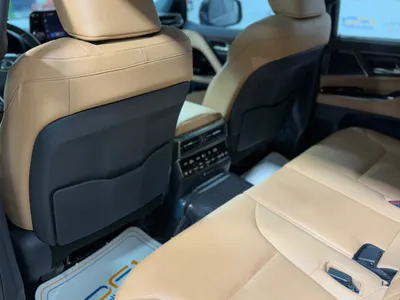 2025 لكزس إل إكس 700 اتش