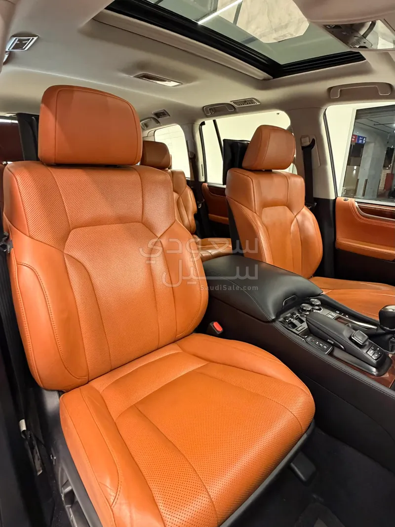 2016 لكزس إل إكس 570