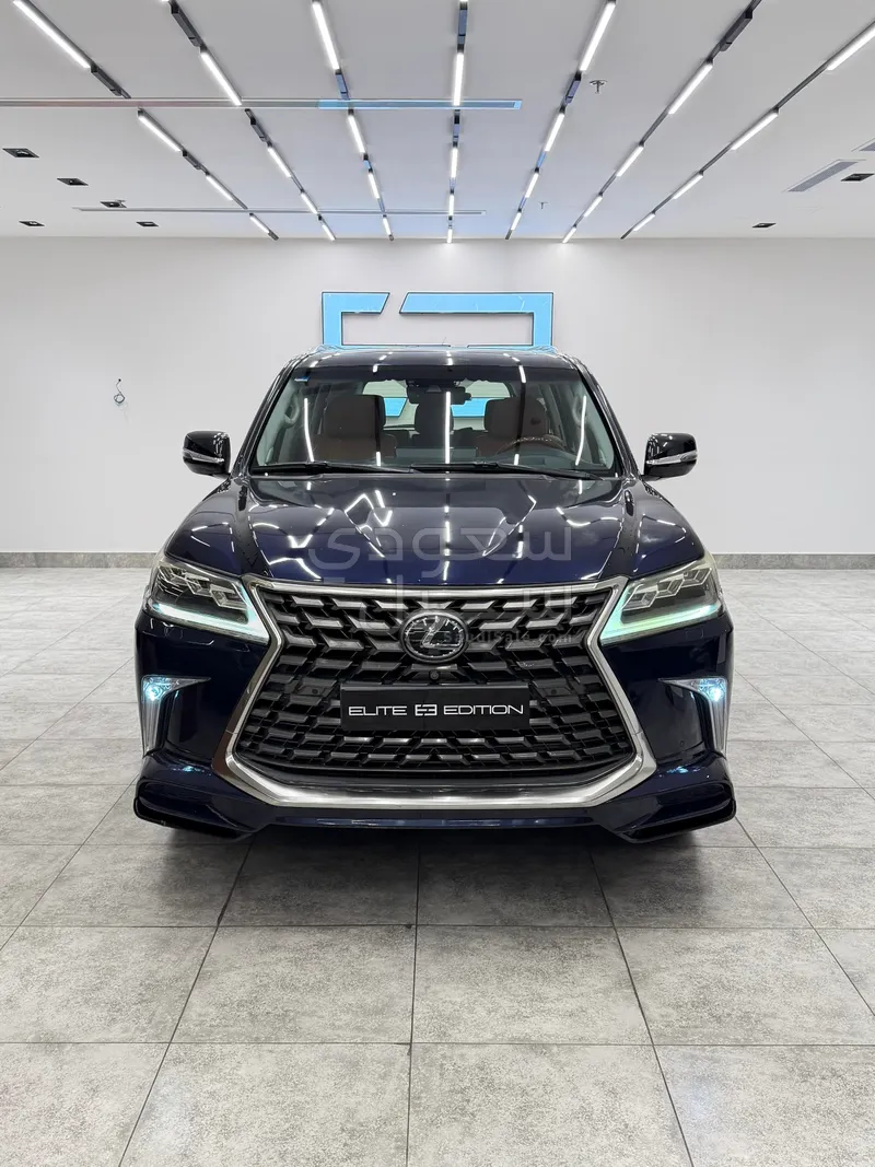 2016 لكزس إل إكس 570