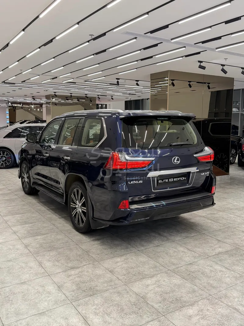 2016 لكزس إل إكس 570