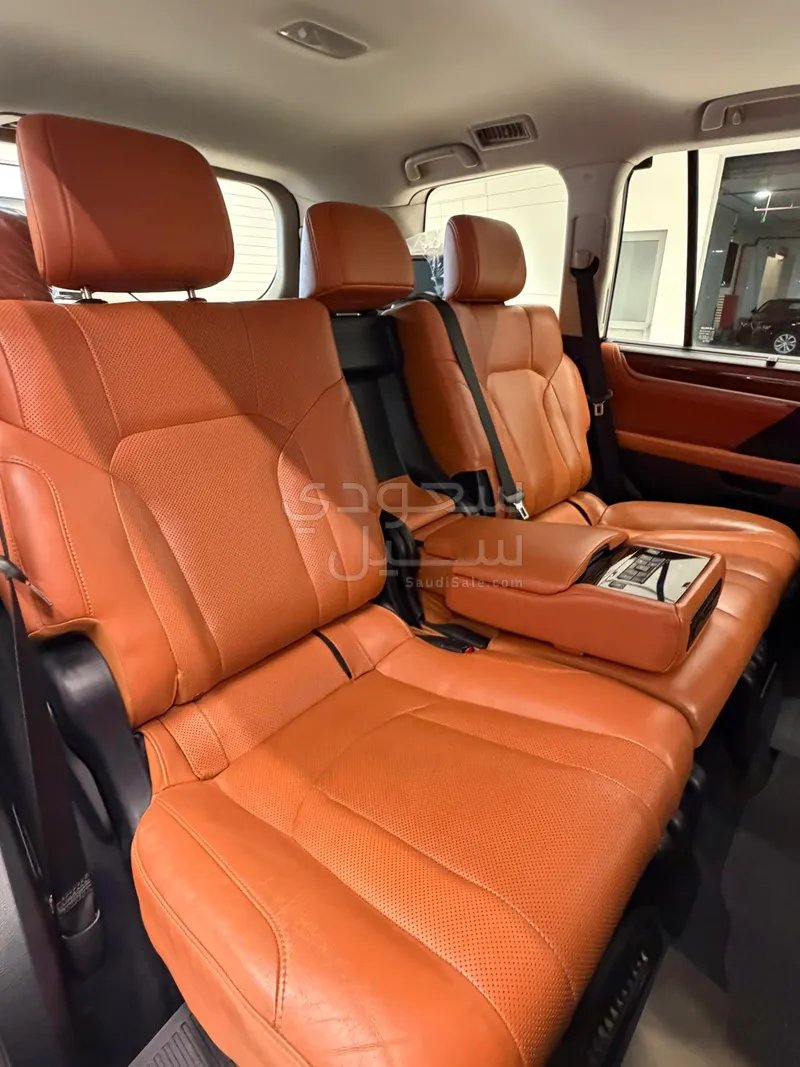 2016 لكزس إل إكس 570