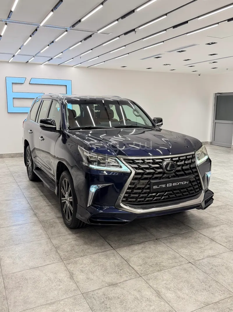 2016 لكزس إل إكس 570