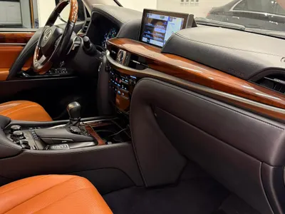 2016 لكزس إل إكس 570