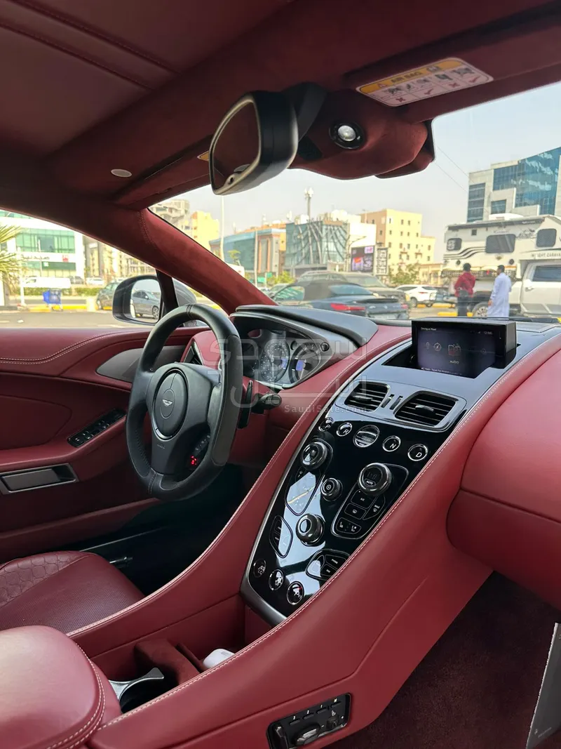 2013 استون مارتن فانكويش