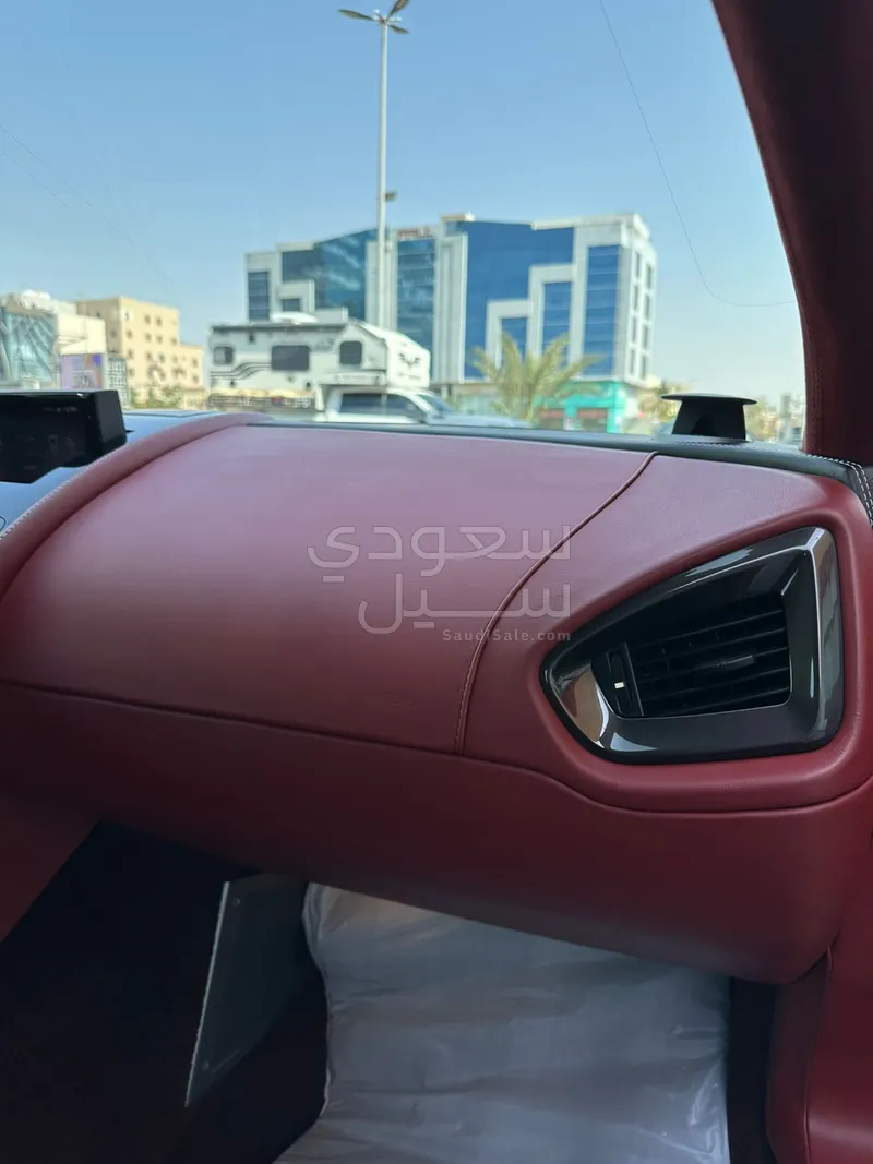 2013 استون مارتن فانكويش