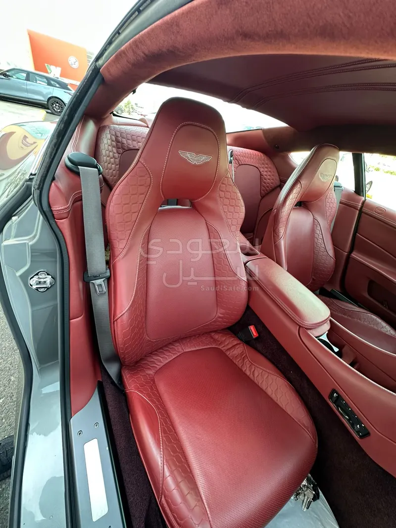 2013 استون مارتن فانكويش