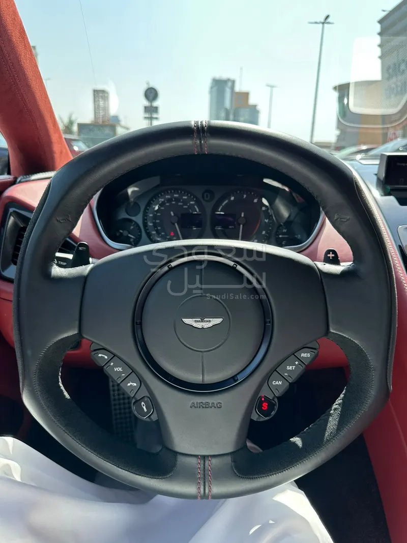 2013 استون مارتن فانكويش