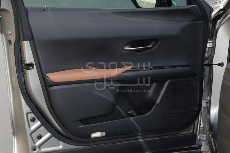 2022 لكزس يو إكس 200