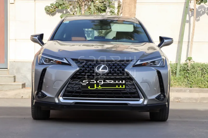 2022 لكزس يو إكس 200
