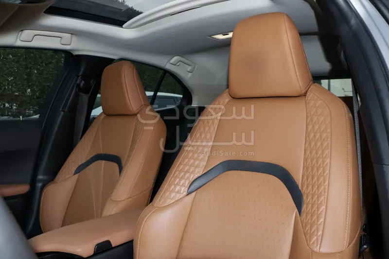 2022 لكزس يو إكس 200