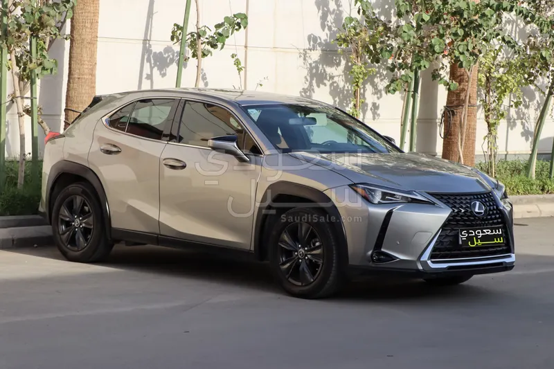 2022 لكزس يو إكس 200