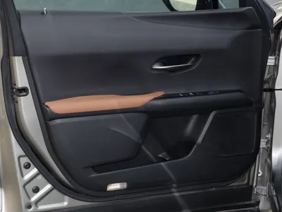 2022 لكزس يو إكس 200