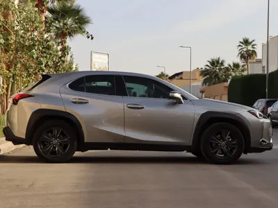 2022 لكزس يو إكس 200