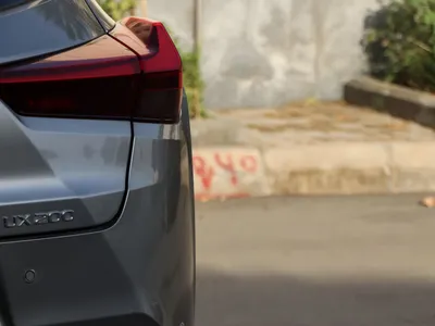 2022 لكزس يو إكس 200