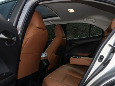 2022 لكزس يو إكس 200