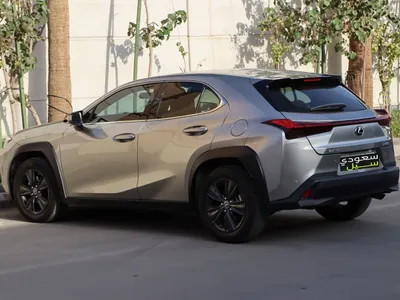 2022 لكزس يو إكس 200