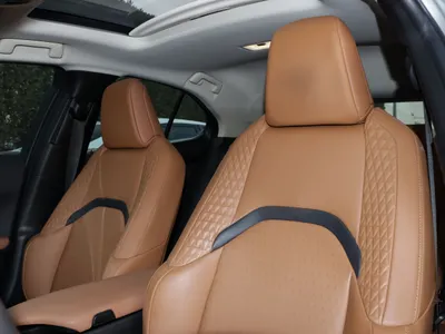 2022 لكزس يو إكس 200