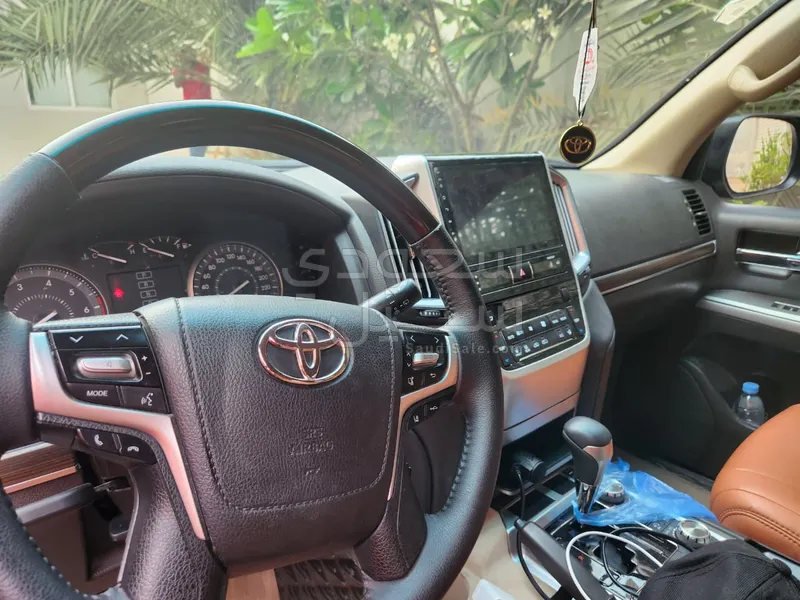 2011 تويوتا لاند كروزر جي اكس ار