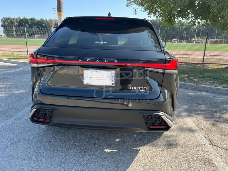 2024 لكزس أر إكس 350 إف