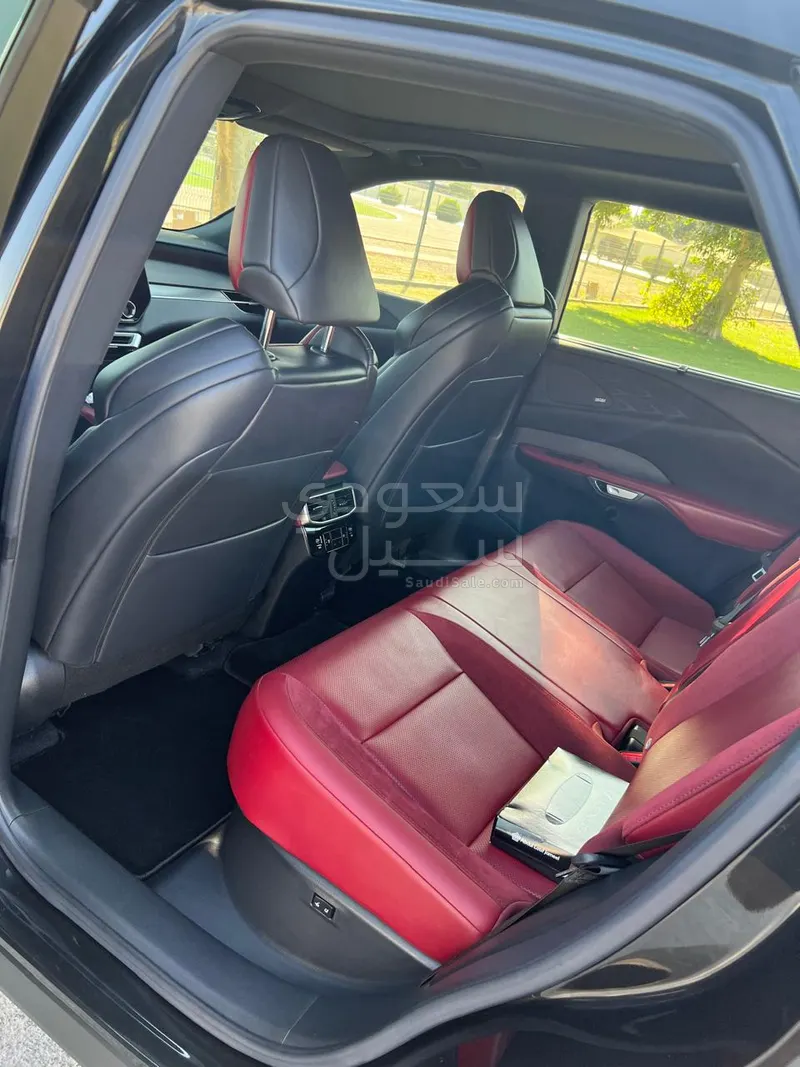 2024 لكزس أر إكس 350 إف