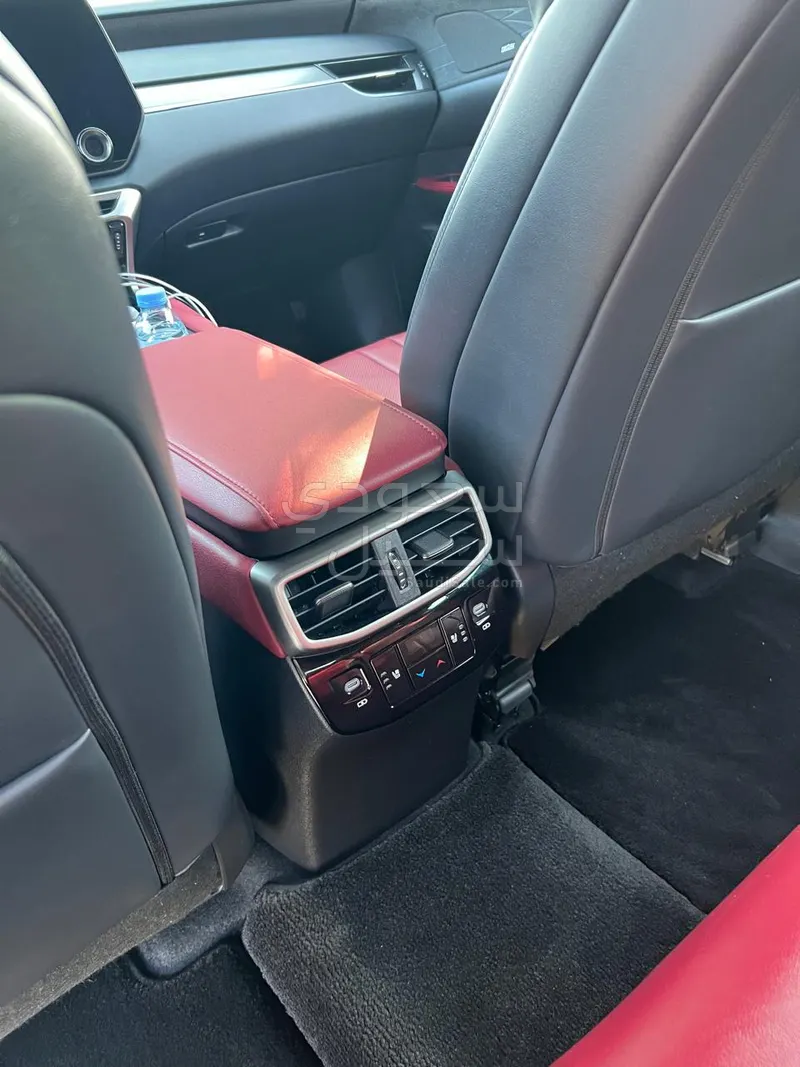 2024 لكزس أر إكس 350 إف