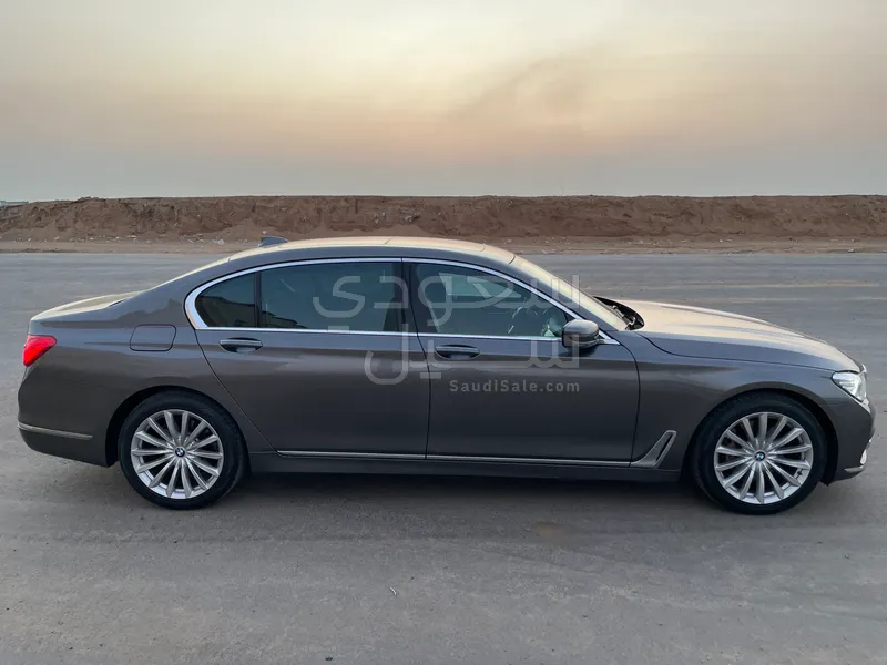 2018 بي ام دبليو الفئة السابعة 730 أي