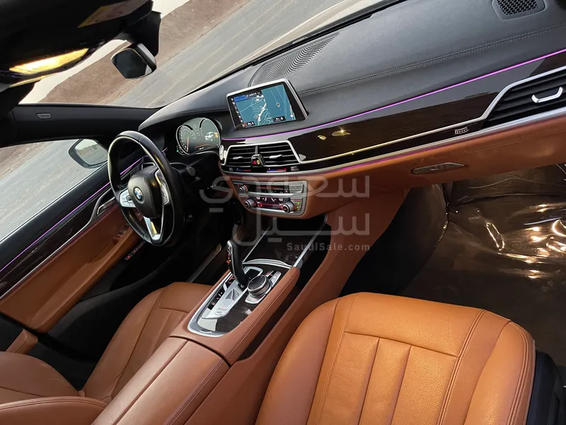 2018 بي ام دبليو الفئة السابعة 730 أي