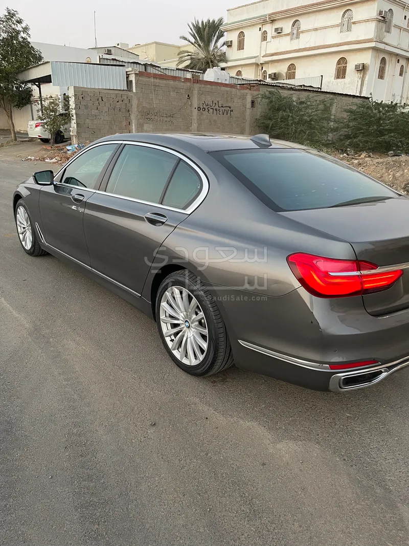 2018 بي ام دبليو الفئة السابعة 730 أي