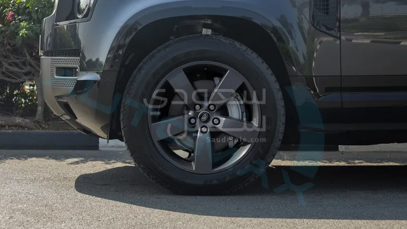 2025 لاند روفر ديفيندر اكس داينمك