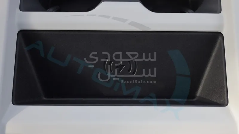 2025 لاند روفر ديفيندر اكس داينمك