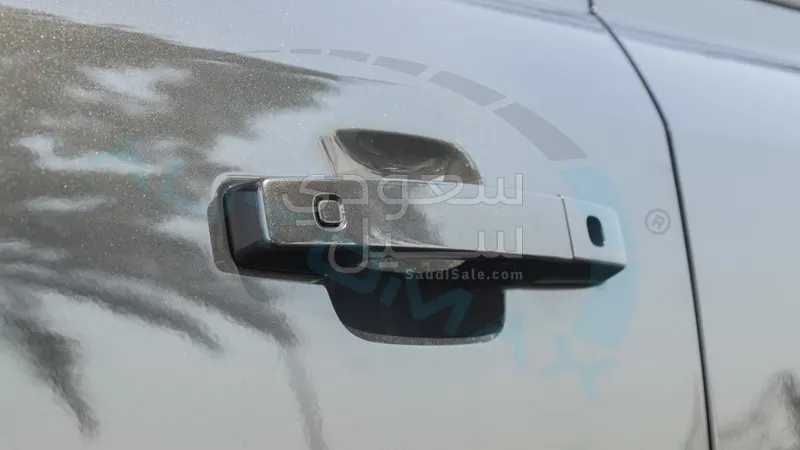 2025 لاند روفر ديفيندر اكس داينمك