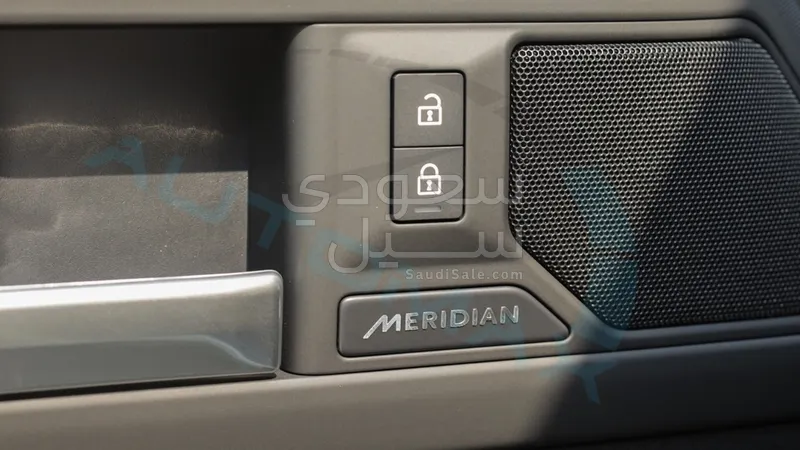 2025 لاند روفر ديفيندر اكس داينمك