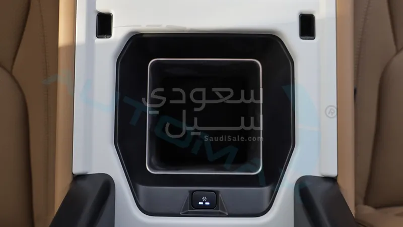 2025 لاند روفر ديفيندر اكس داينمك