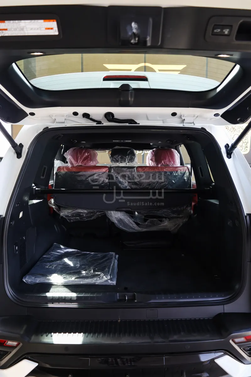 2024 لكزس إل إكس 600 إف