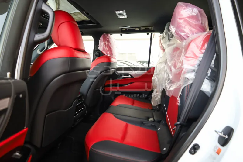 2024 لكزس إل إكس 600 إف