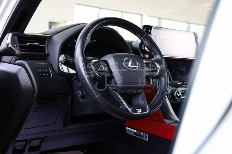 2024 لكزس إل إكس 600 إف
