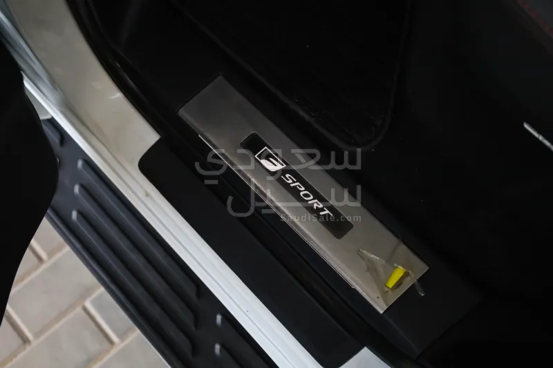 2024 لكزس إل إكس 600 إف