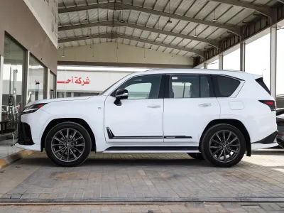 2024 لكزس إل إكس 600 إف