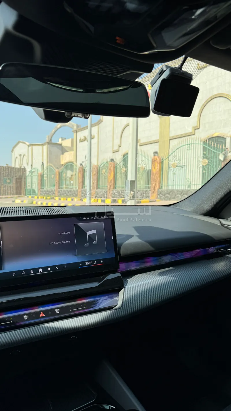 2025 بي ام دبليو الفئة الخامسة 520 أي إم كت