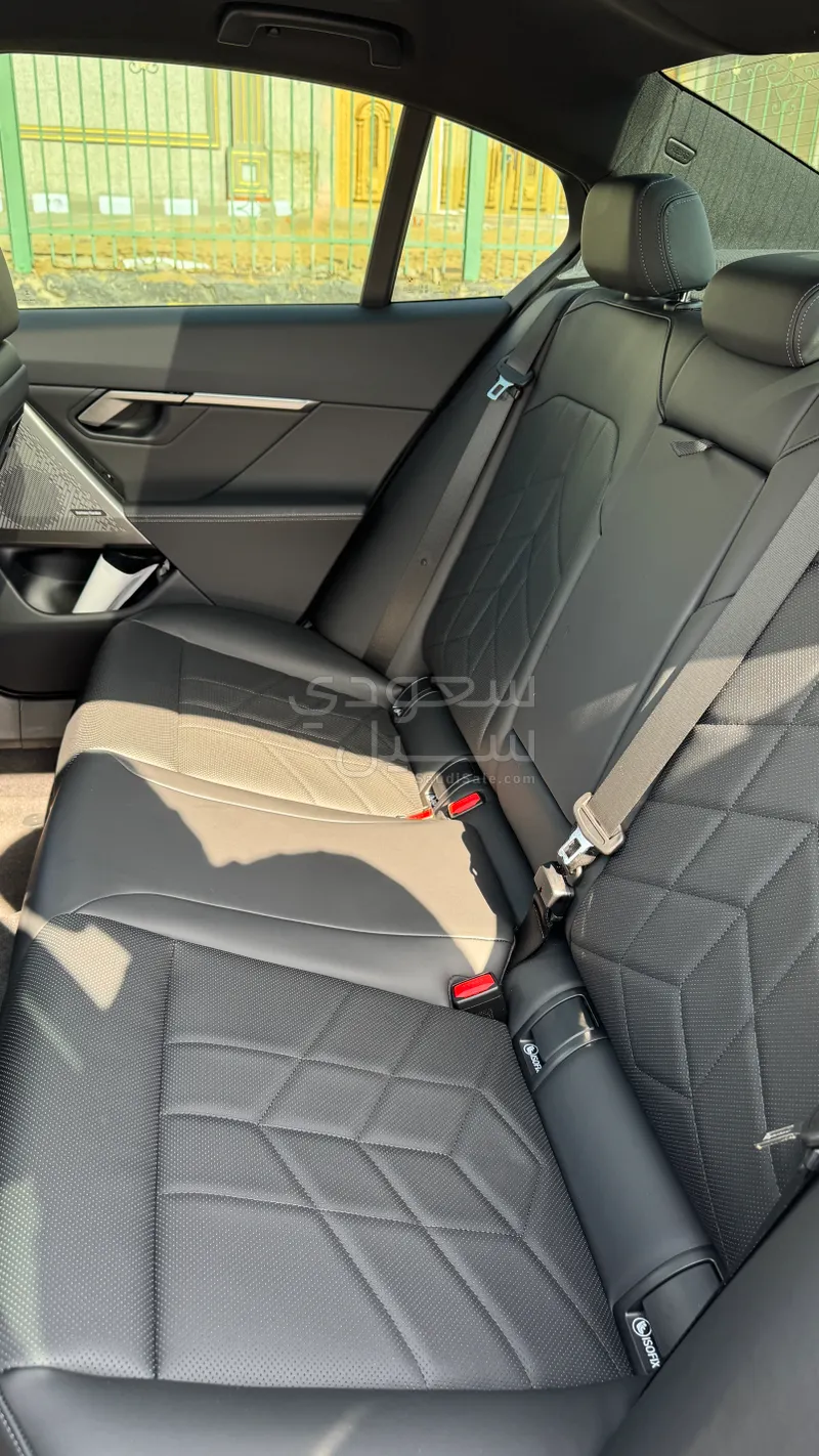 2025 بي ام دبليو الفئة الخامسة 520 أي إم كت