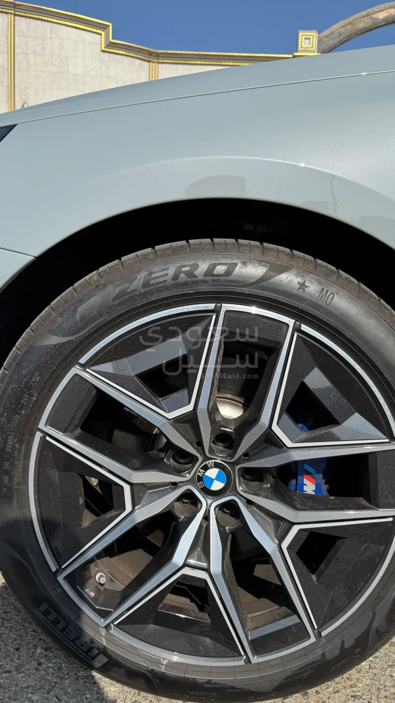 2025 بي ام دبليو الفئة الخامسة 520 أي إم كت