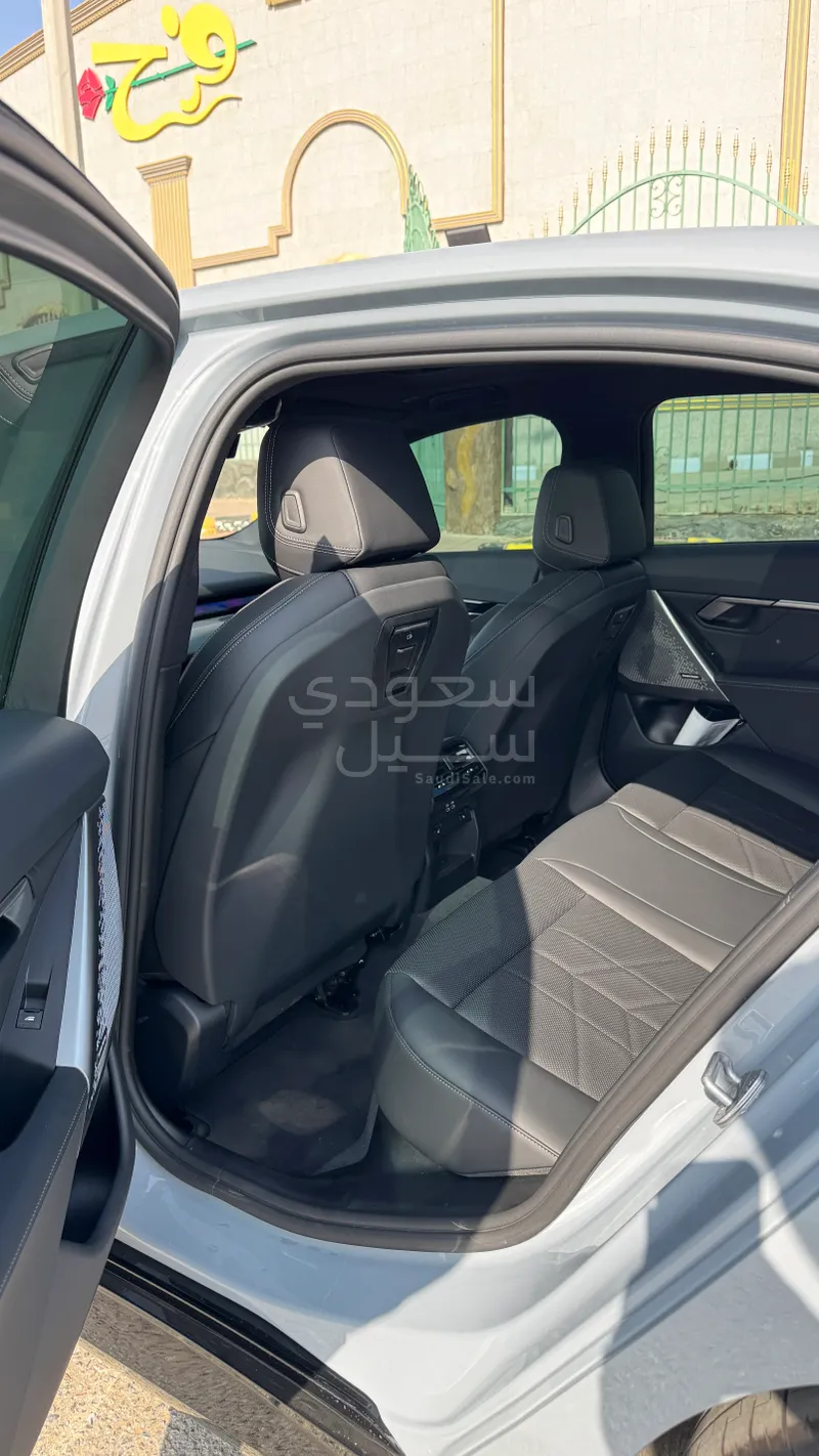 2025 بي ام دبليو الفئة الخامسة 520 أي إم كت