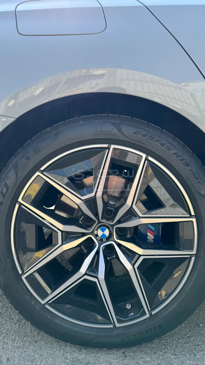 2025 بي ام دبليو الفئة الخامسة 520 أي إم كت