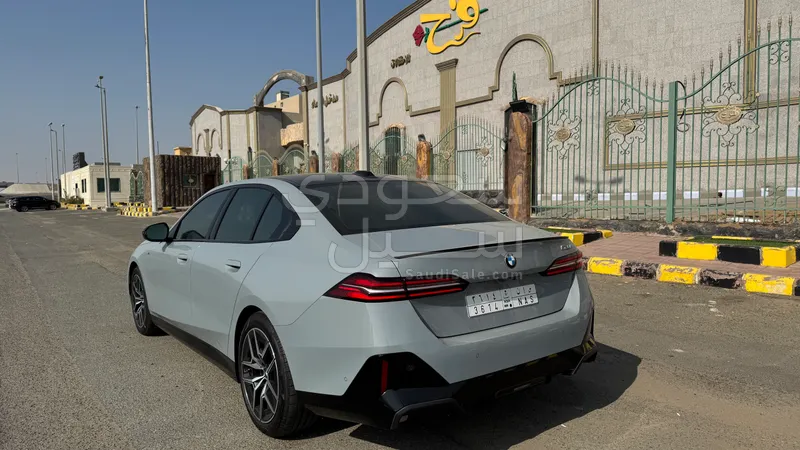 2025 بي ام دبليو الفئة الخامسة 520 أي إم كت