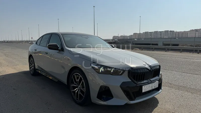 2025 بي ام دبليو الفئة الخامسة 520 أي إم كت