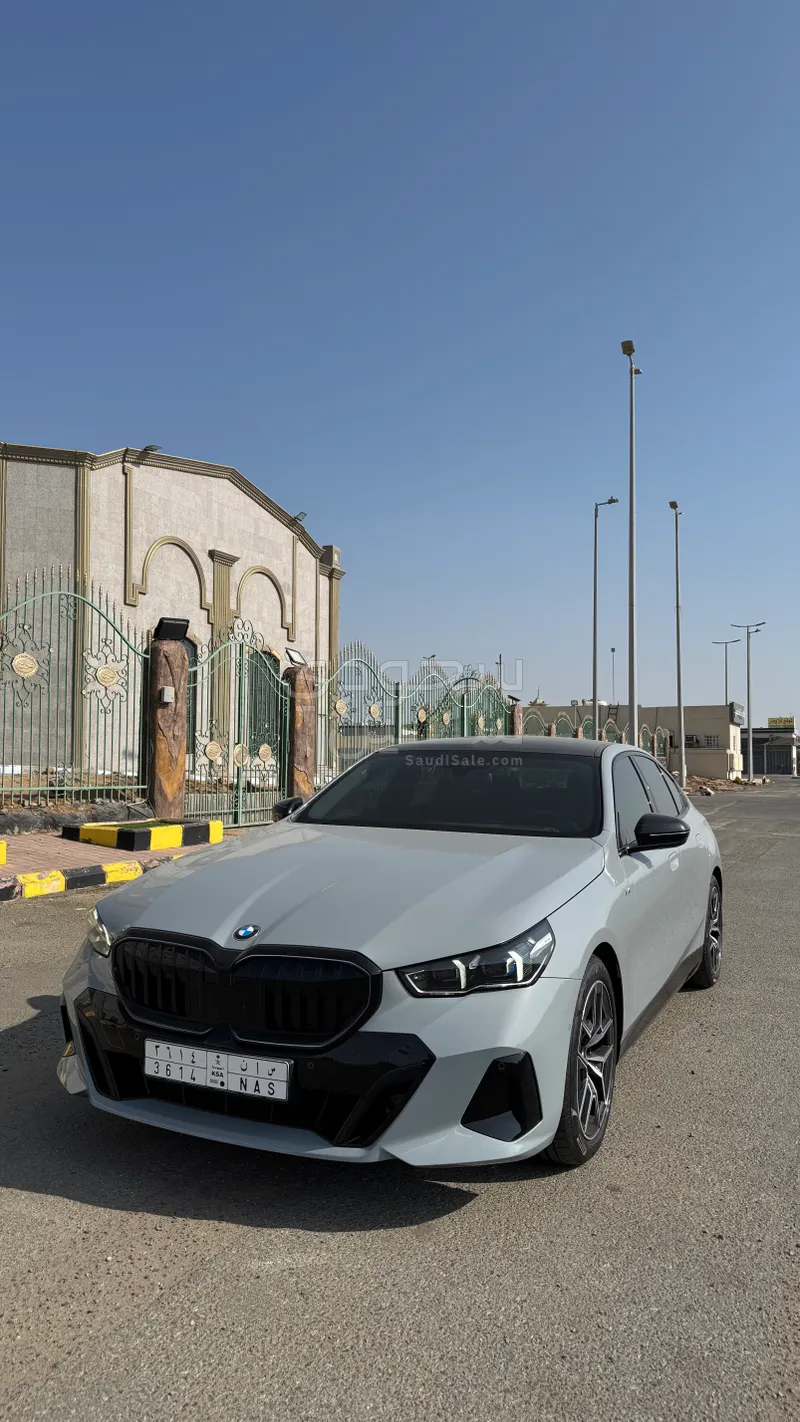 2025 بي ام دبليو الفئة الخامسة 520 أي إم كت