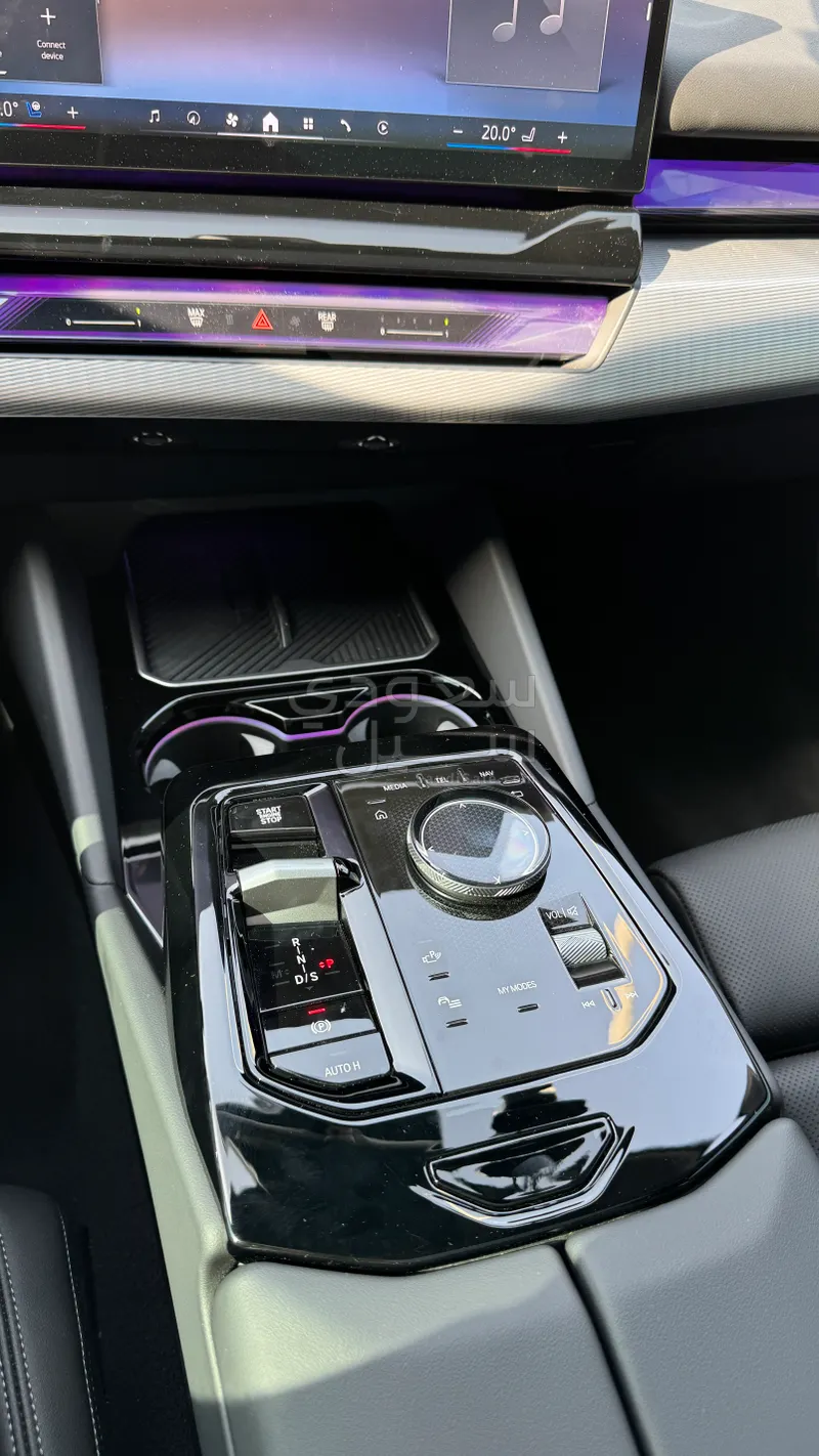 2025 بي ام دبليو الفئة الخامسة 520 أي إم كت